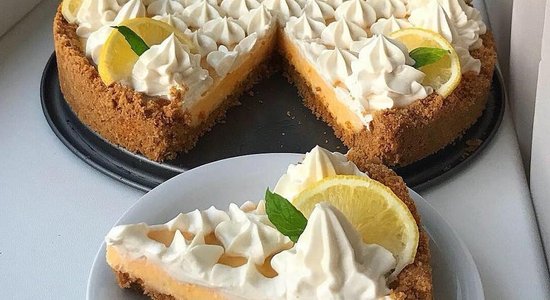 Citronu tarte bez cukura ar liesu krēmsiera pildījumu