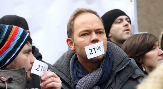 Foto: Pie Saeimas protestē pret plānoto 21% PVN kultūras un izklaides pasākumiem