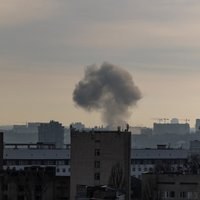 Ukrainā izsludināta gaisa trauksme; raķešu apšaudēs Kijivā vismaz viens bojāgājušais