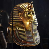 Zinātnieki: Faraons Tutanhamons miris ceļu satiksmes negadījumā