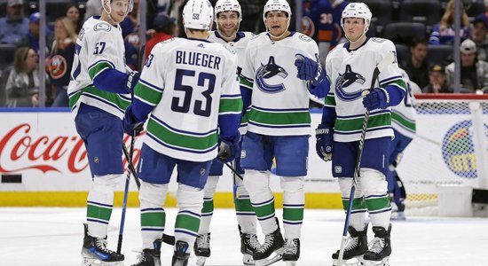 Vankūveras "Canucks" aptur pretinieku ofensīvu un turpina jaudīgo izbraukuma spēļu uzvaru sēriju