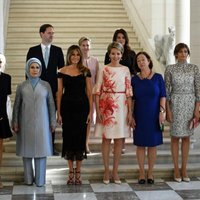 Муж премьера Люксембурга присоединился к первым леди на саммите НАТО