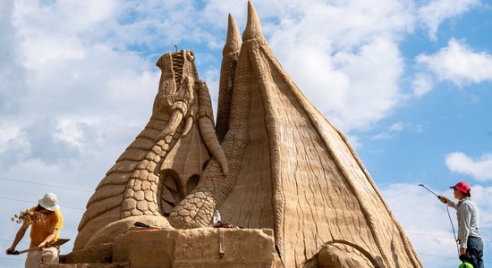 В эти выходные в Елгаве пройдет фестиваль песчаных скульптур. На него соберутся сказочные персонажи со всего мира