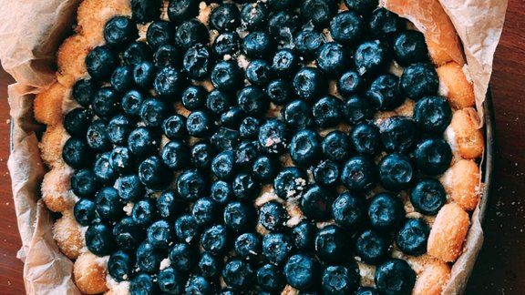 Garša, kas paliek atmiņā – debešķīgā dāmu pirkstiņu kūka ar zemeņu krēma pildījumu