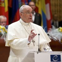 Pāvests aicina pasauli palīdzēt Itālijai risināt nelegālo imigrantu krīzi