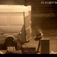 Video: Daugavpilī policija noķer betona apmaļu zagli