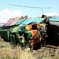 Dienvidāfrikā vilciena un automašīnu sadursmē 12 bojāgājušie; vismaz 268 ievainotie