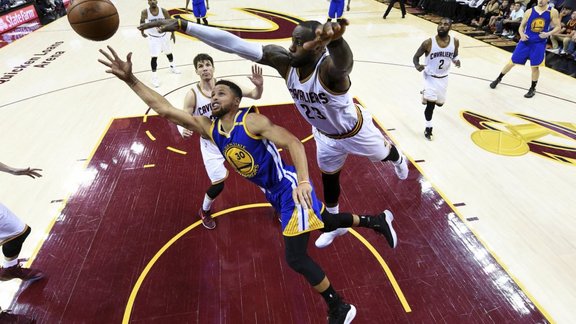 Golden State Warriors Stephen Curry vs Cleveland Cavaliers LeBron James 