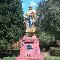 Очевидец: в Субате осквернен памятник советским воинам
