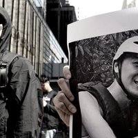Honkongieši piemin protestos bojāgājušu studentu