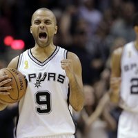 NBA čempioni 'Spurs' sezonu sāk smagu uzvaru