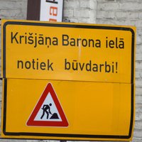 Rīgas dome spiesta pirkt jaunu bruģi Ušakova laikā saremontētajai Barona ielai