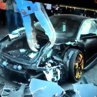 Video: Taivānā demonstratīvi iznīcina 'Lamborghini' superauto