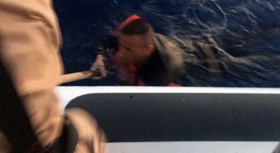 Pie Tunisijas krastiem, nogrimstot migrantu laivai, noslīkuši vismaz 35 cilvēki