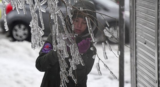 "Послезавтра" во Владивостоке. Как жители Приморья выживают после ледяного дождя