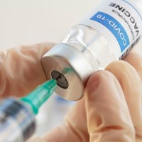 Pētījums: vismaz piektdaļai pasaules iedzīvotāju Covid-19 vakcīnas nebūs pieejamas līdz 2022. gadam