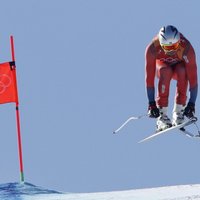 Norvēģis Svindāls uzvar olimpiskajās nobrauciena sacensībās