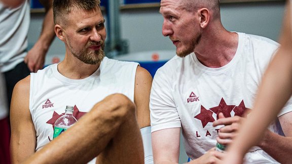 Latvijas basketbola izlase aizvada pirmo treniņu Liepājā