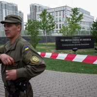 Kijevā ASV vēstniecības teritorijā nograndis sprādziens