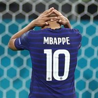 Мбаппе не забил пенальти, Франция сенсационно проиграла Швейцарии в 1/8 финала