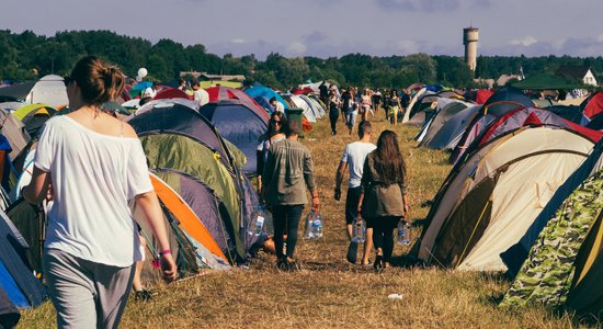 Policijas suns 'Positivus' apmeklētāju teltī atradis tīstokli ar marihuānu