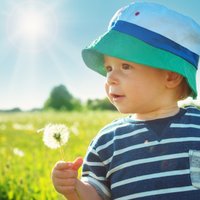 Bērns pārkarsis saulē: kā to pamanīt un ieteicamā rīcība