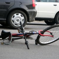 Rīgā sadursmēs ar auto cietuši vairāki velosipēdisti