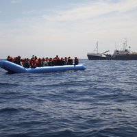 Malta un Itālija atsakās uzņemt kuģi ar 64 migrantiem