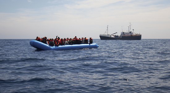 Malta un Itālija atsakās uzņemt kuģi ar 64 migrantiem