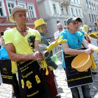 Foto: Maļot aknas, pie Saeimas vērš uzmanību kompensējamo zāļu pieejamības problēmai