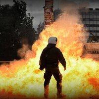 Video: Grieķijas ģenerālstreiks pārvēršas ugunīgos grautiņos
