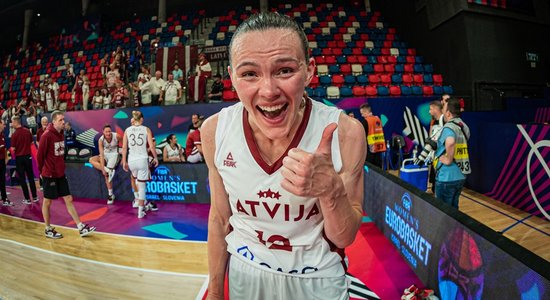 Latvijas basketbolistes ar sensacionālu uzvaru sāk Eiropas čempionātu