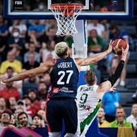 'Eurobasket 2022': Lietuvai vēl viens dramatisks zaudējums; Ukraina galotnē pieveic Igauniju