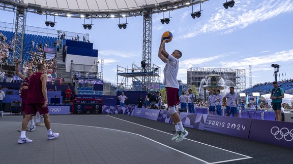 Parīzes olimpiskās spēles: Latvijas 3x3 basketbola izlase aizvada treniņu