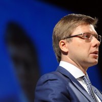 Ušakovs nesamierinās un pārsūdz 50 eiro naudas sodu par priekšvēlēšanu izteikumiem 'soctīklos'