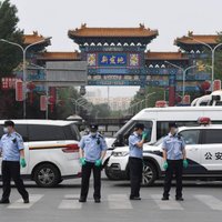 Pekinā jauna Covid-19 uzliesmojuma dēļ ievieš stingrus drošības pasākumus