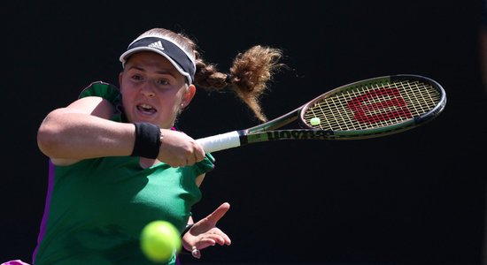 Ostapenko sezonu noslēdz vienspēļu un dubultspēļu rangu otrajā desmitā