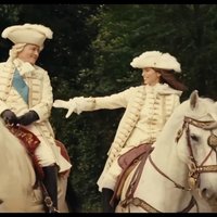 Kurtizānes un karaļa mīlasstāsts. Džonijs Deps runā franciski filmā 'Žanna Dibarī'