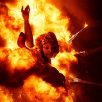 Iespaidīgi kadri: Alikantē aizvada gadskārtējo uguns festivālu