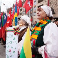 Saeimas priekšsēdētāja Lietuvas valsts svētkos: Baltijas ceļš mūs atveda mājās
