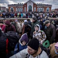 "Мы знаем, что нас ждет". Украинцы покидают прифронтовые районы Донбасса в ожидании российского наступления