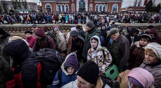 "Мы знаем, что нас ждет". Украинцы покидают прифронтовые районы Донбасса в ожидании российского наступления