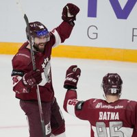 Latvijas hokejisti nenotur divu vārtu pārsvaru; soms Kaski četrarpus minūtēs nokārto sev 'hat-trick'
