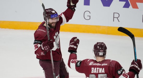 Latvijas hokejisti nenotur divu vārtu pārsvaru; soms Kaski četrarpus minūtēs nokārto sev 'hat-trick'