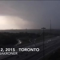 'Timelapse' video redzama mežonīga vētra Toronto