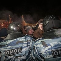 Maskavā protesta akcija pret Navaļnija notiesāšanu turpinājusies visu nakti