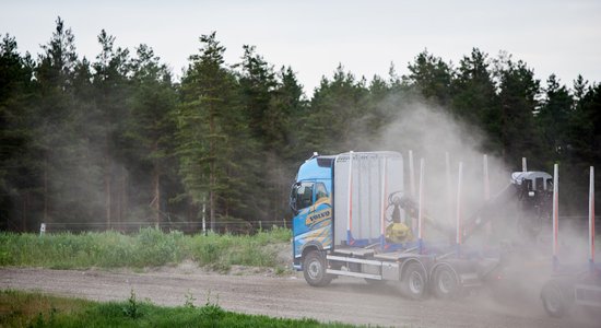 Foto: '333' trasē 'Volvo Trucks' iepazīstinājis ar jaunākajiem kravas auto un biznesa rādītājiem