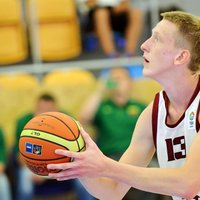 Latvijas basketbolisti mazrezultatīvi NBA pirmsdrafta treniņnometnes 'adidas Eurocamp' pirmajās spēlēs