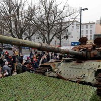 Berlīnes pašvaldība liek maksāt aktīvistiem par krievu tanka izstādīšanu