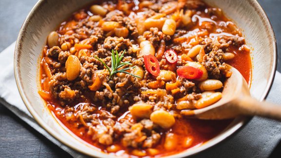 čili chili con carne sautējums pupiņas asi ēdieni pusdienas vakariņas